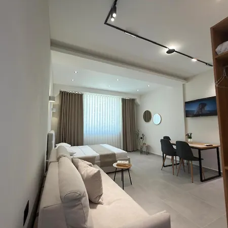 Megan's 3* دراس