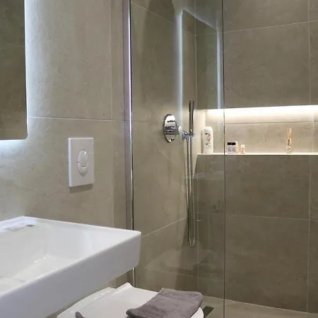 Megan's Guest house 3*
